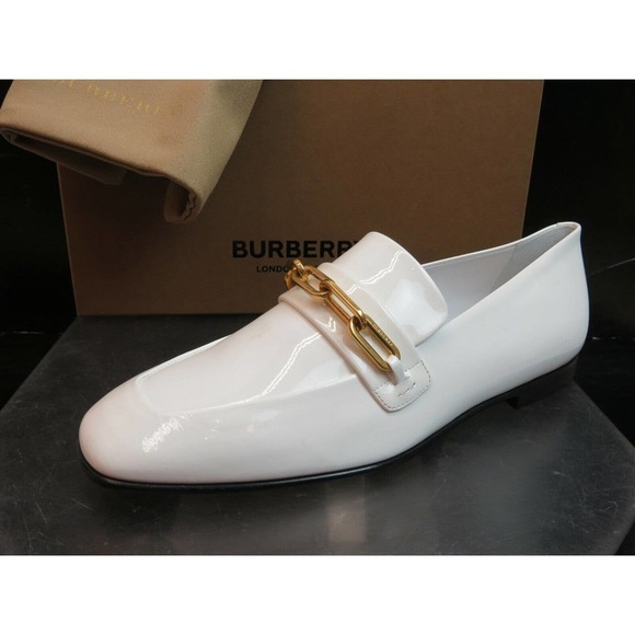 NIB BURBERRY CHILLCOT WHITE PATENT LEATHER GOLD CHAIN LOGO FLATS LOAFERS 40.5 - Picture 2 of 12